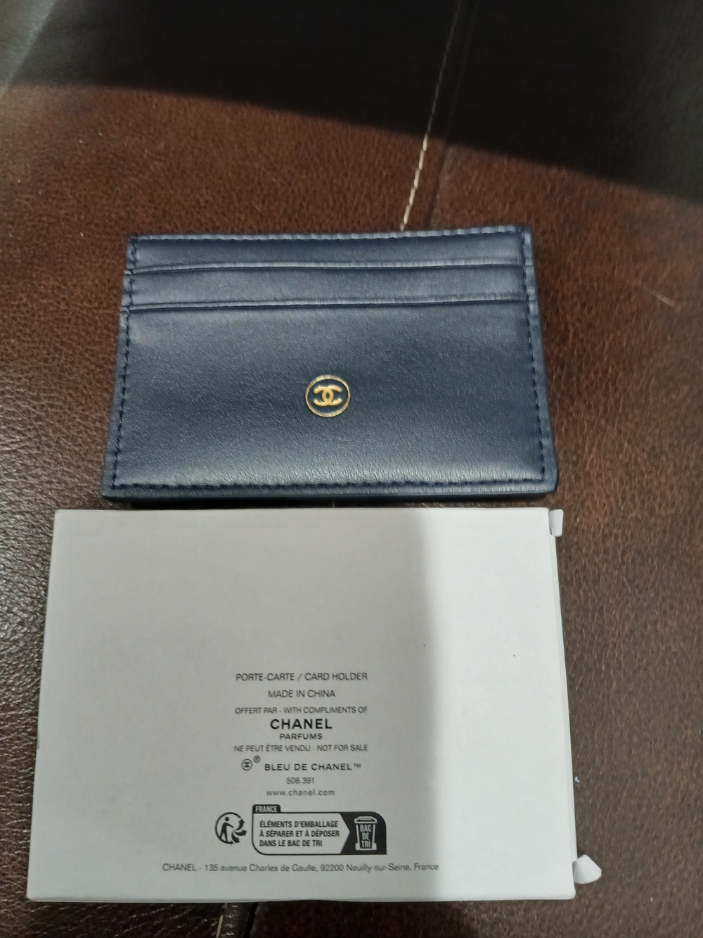 CHANEL Bleu de Chanel Navy Card & Key Holder with Gold Logo - Picture 2 of 4